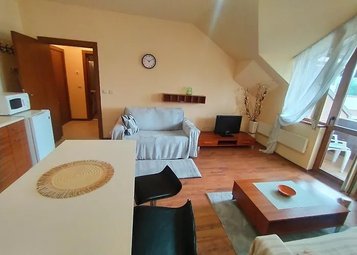 Cozy Flat In Neon Apartment