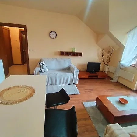 Cozy Flat In Neon Apartment