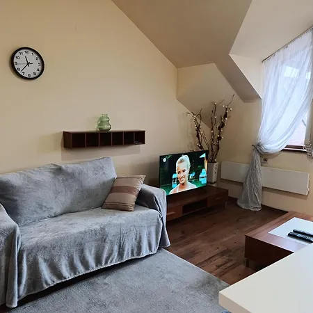 Cozy Flat In Neon